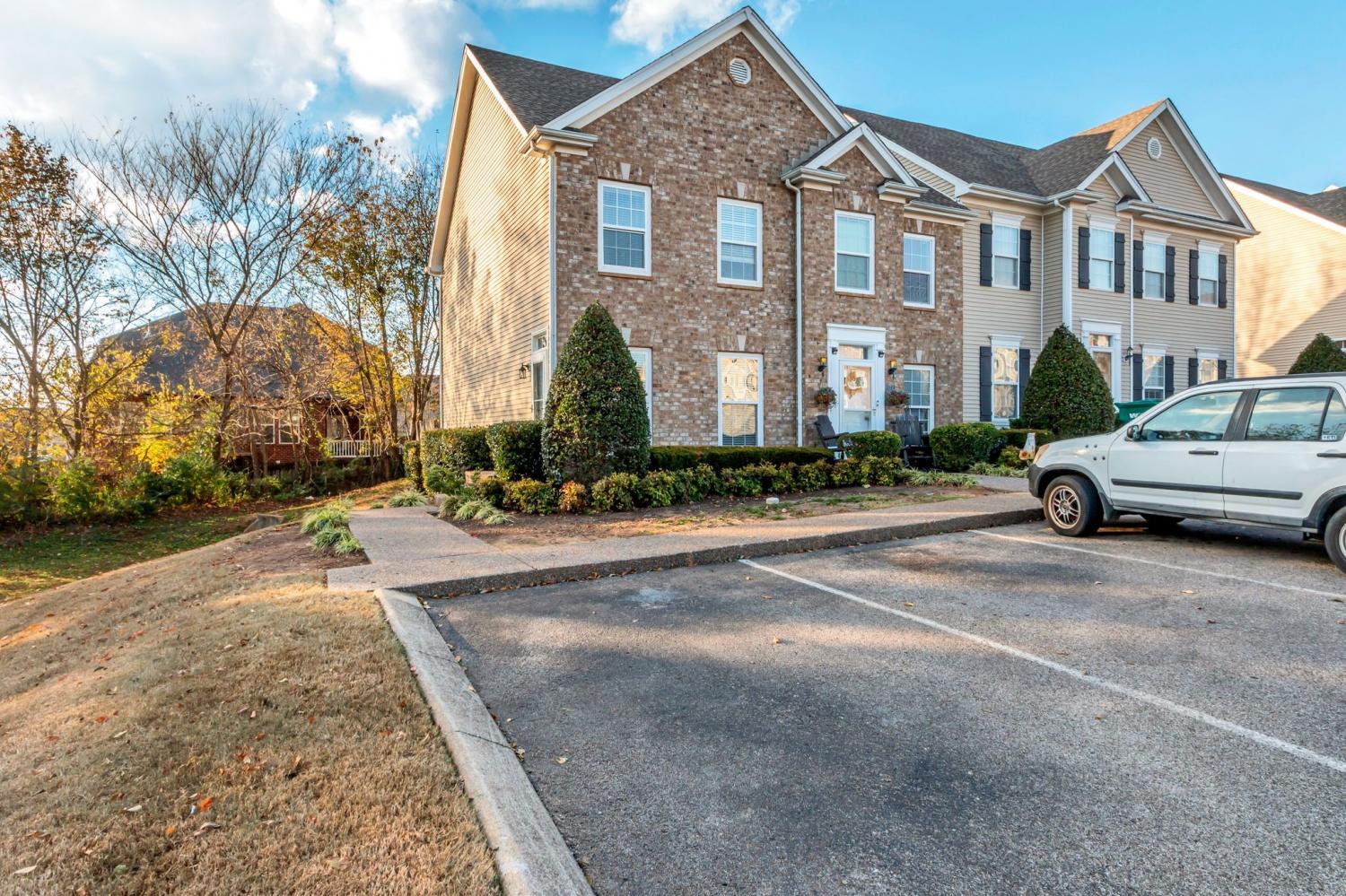 201-Dakota-Dr For Sale