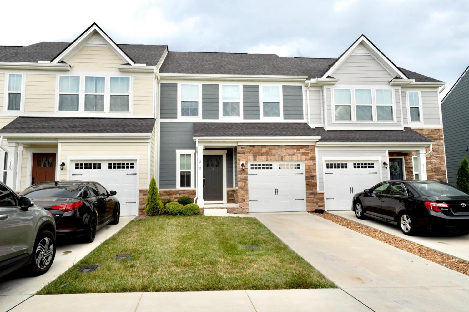 216-Pryor-Dr For Sale