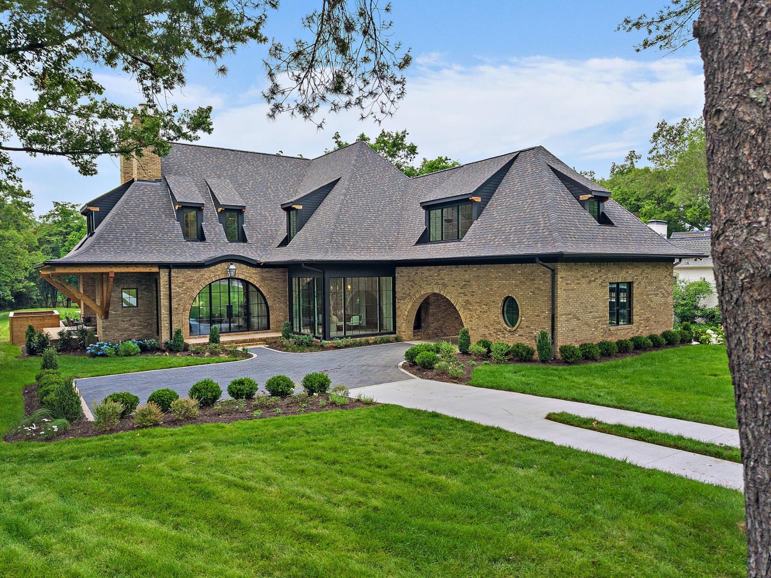 2805-Tyne-Blvd For Sale