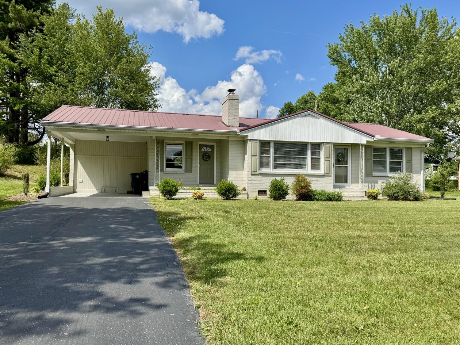 111-Roosevelt-Rd For Sale