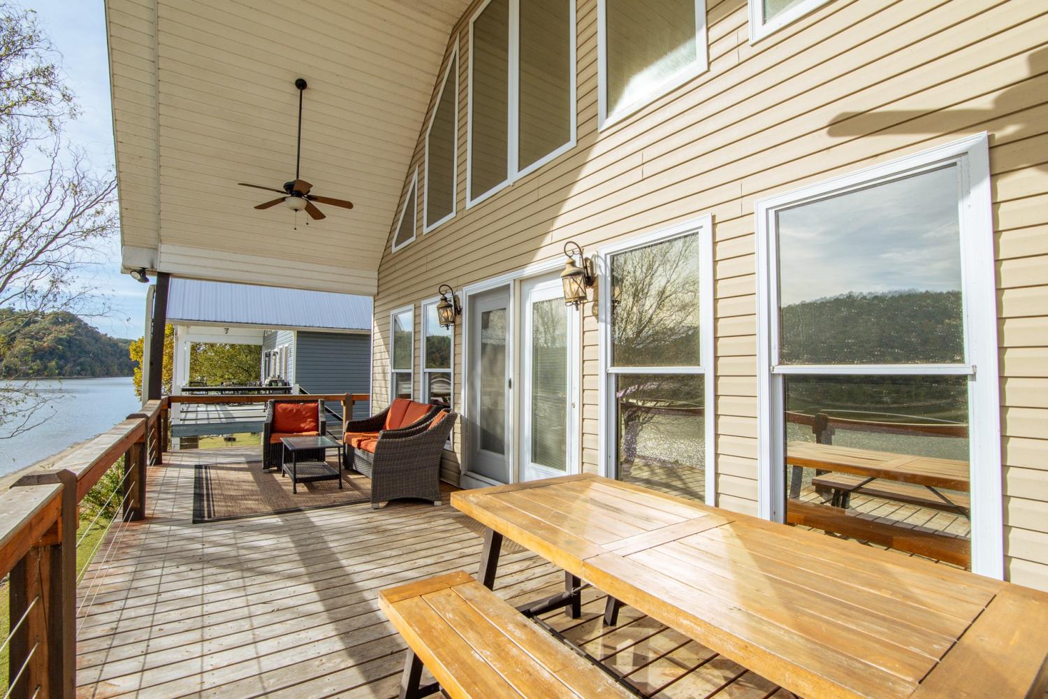 1040-Whites-Creek-Ln For Sale