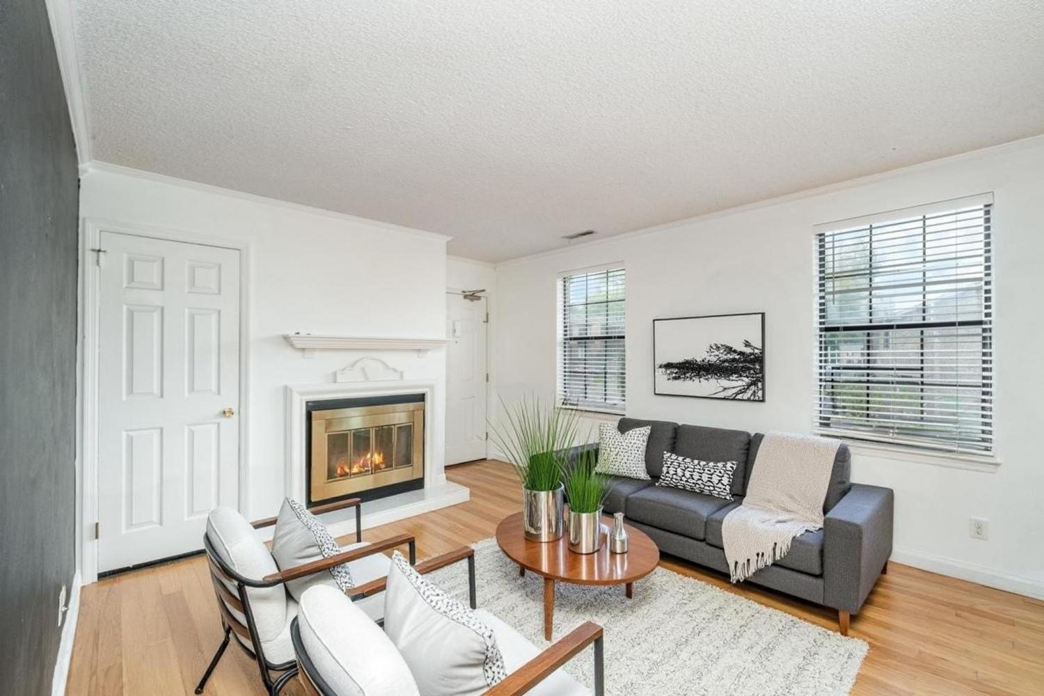 5831-Brentwood-Trce For Sale