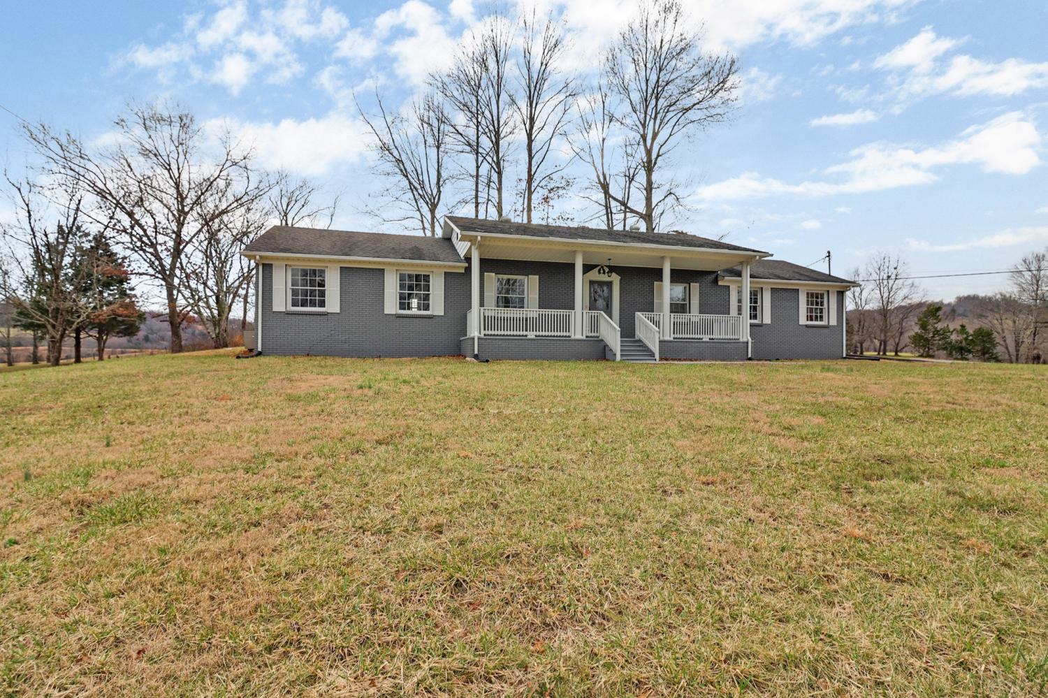 423-Main-St--S For Sale