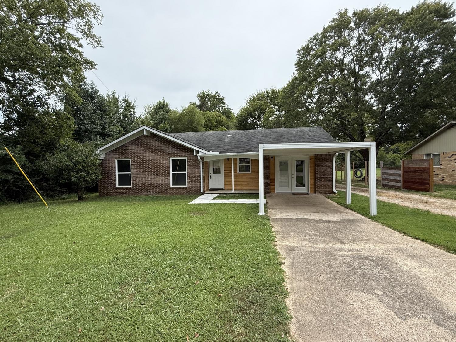 215-Laurel-Dr For Sale