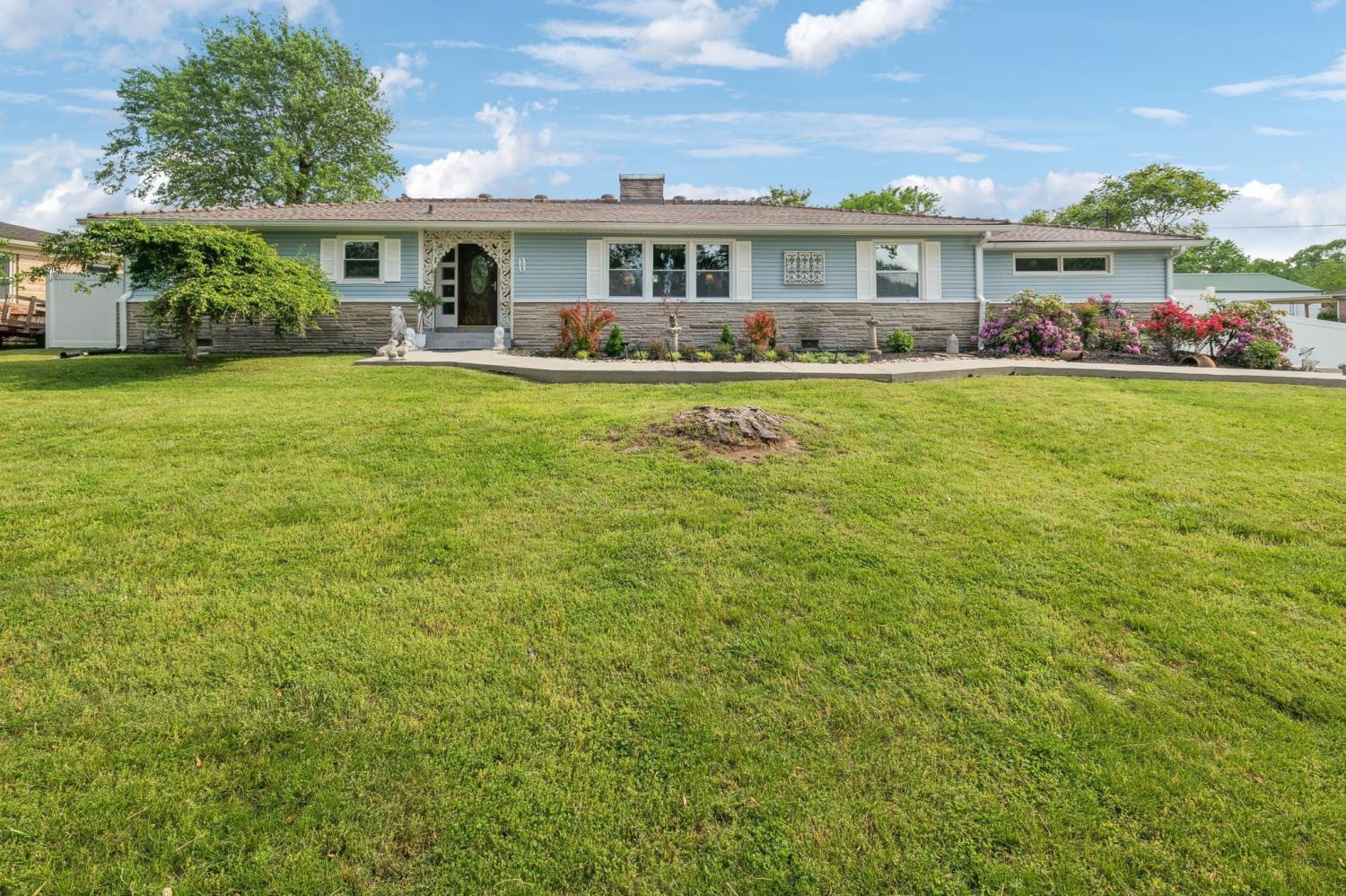 604-College-Ave--E For Sale