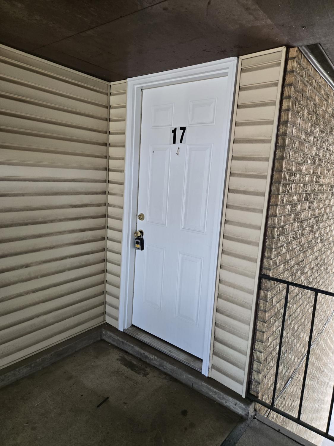 555-N-DuPont-Ave For Sale
