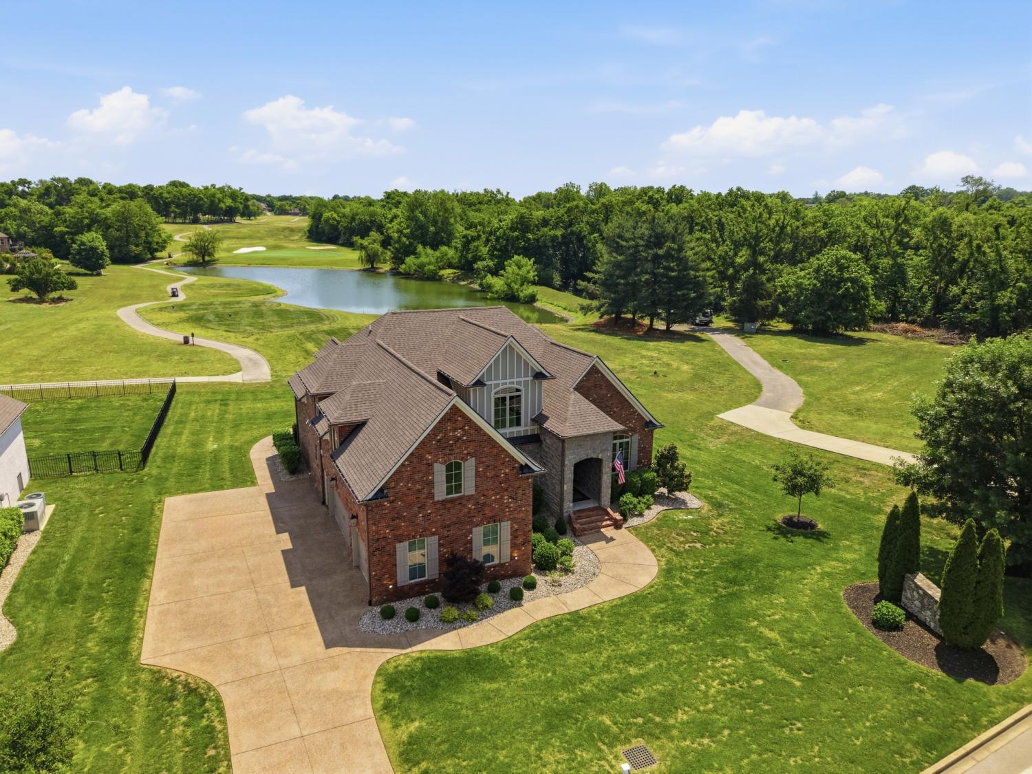 307-Five-Oaks-Blvd For Sale