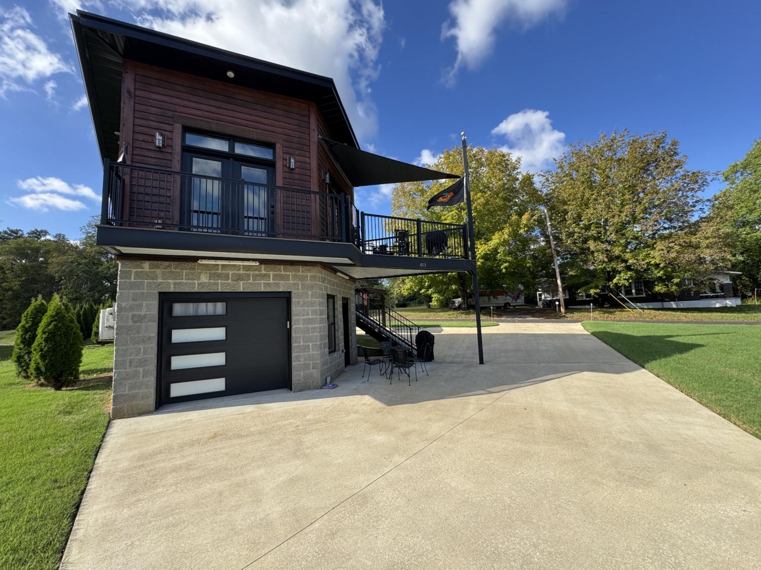 413-Riverside-Dr For Sale