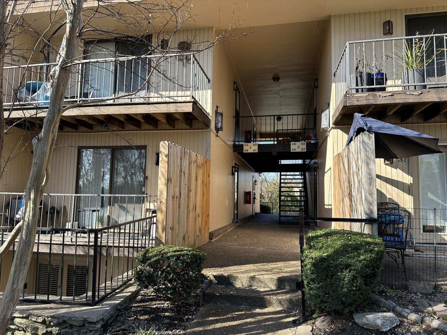 420-Walton-Ln For Sale