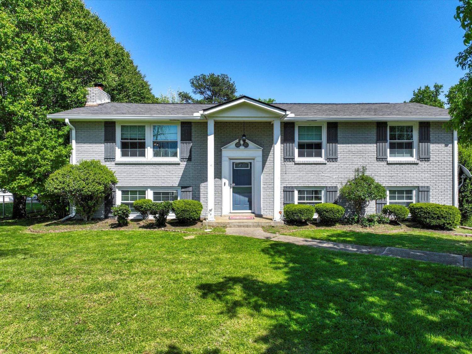 605-Des-Moines-Dr For Sale