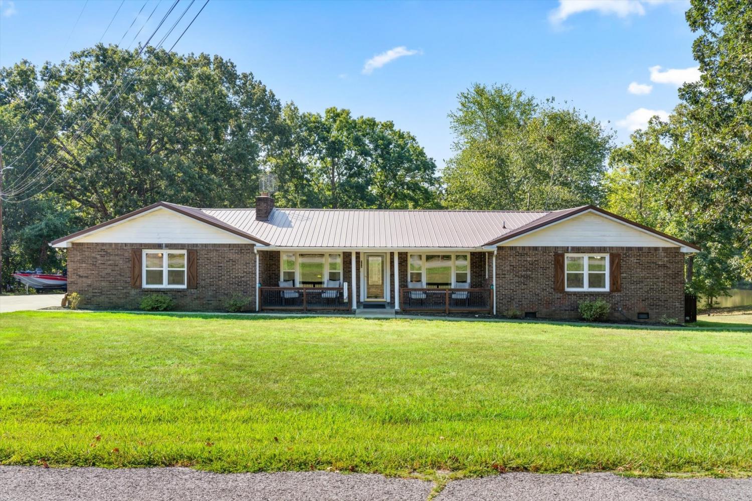 550-Lakeview-Cir For Sale