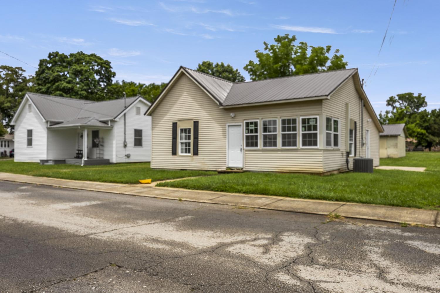 102-Hodges-St--N For Sale