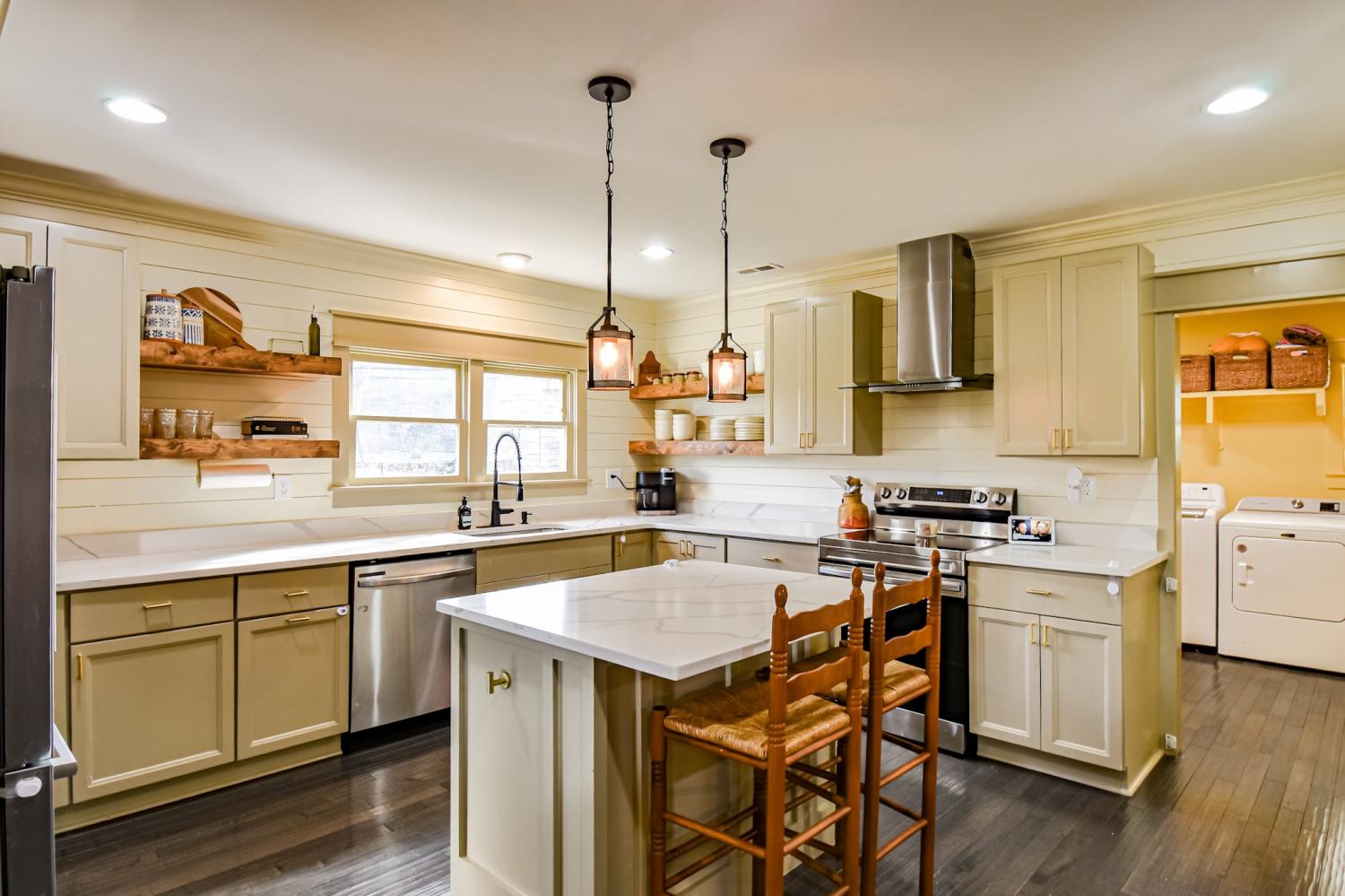 7013-Hoover-Mason-Ln For Sale