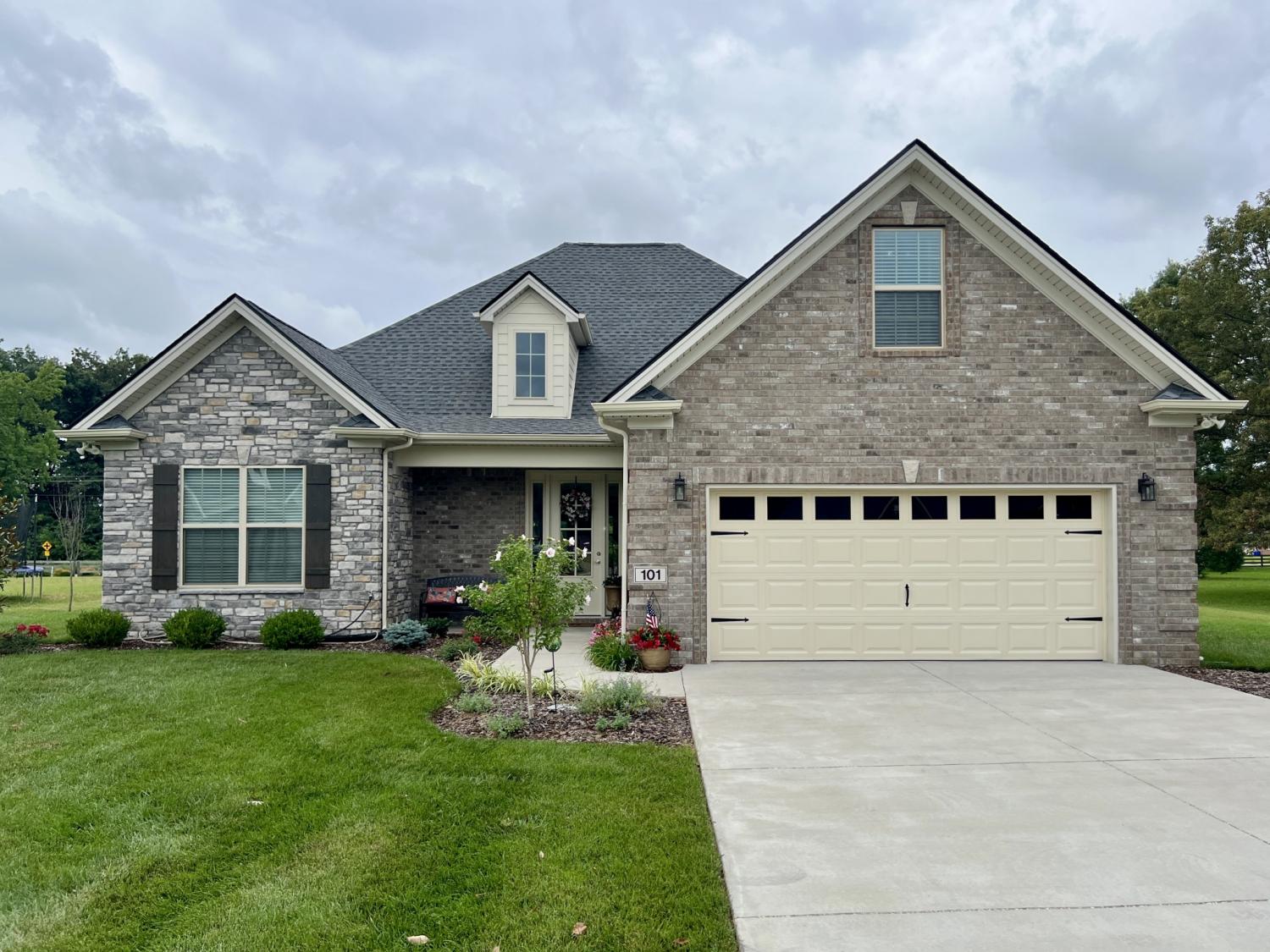 101-Oaktree-Ln For Sale