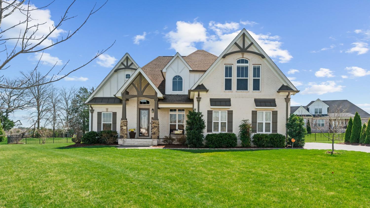 909-Larkspur-Ln For Sale
