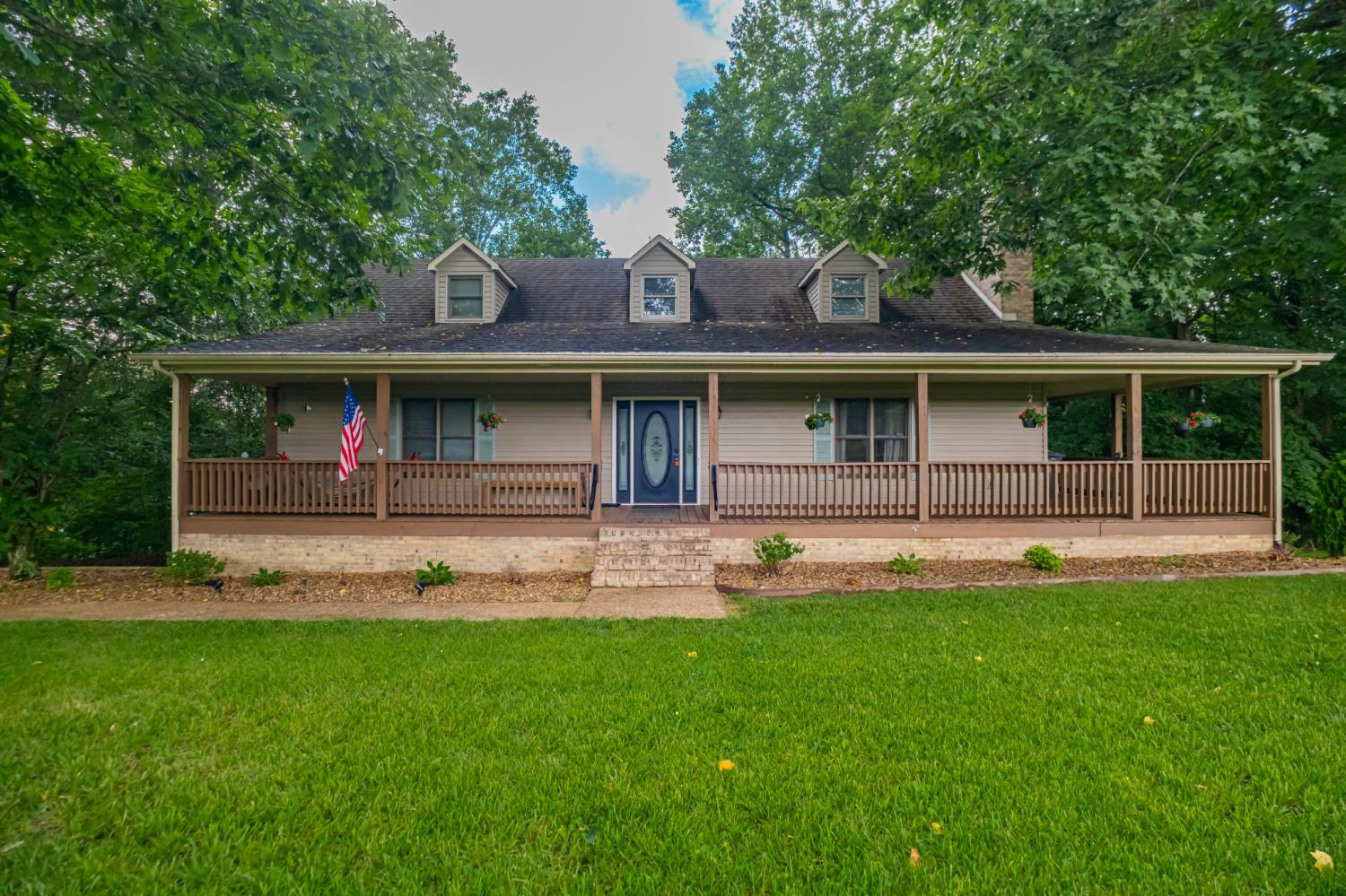 255-Flora-Ln For Sale