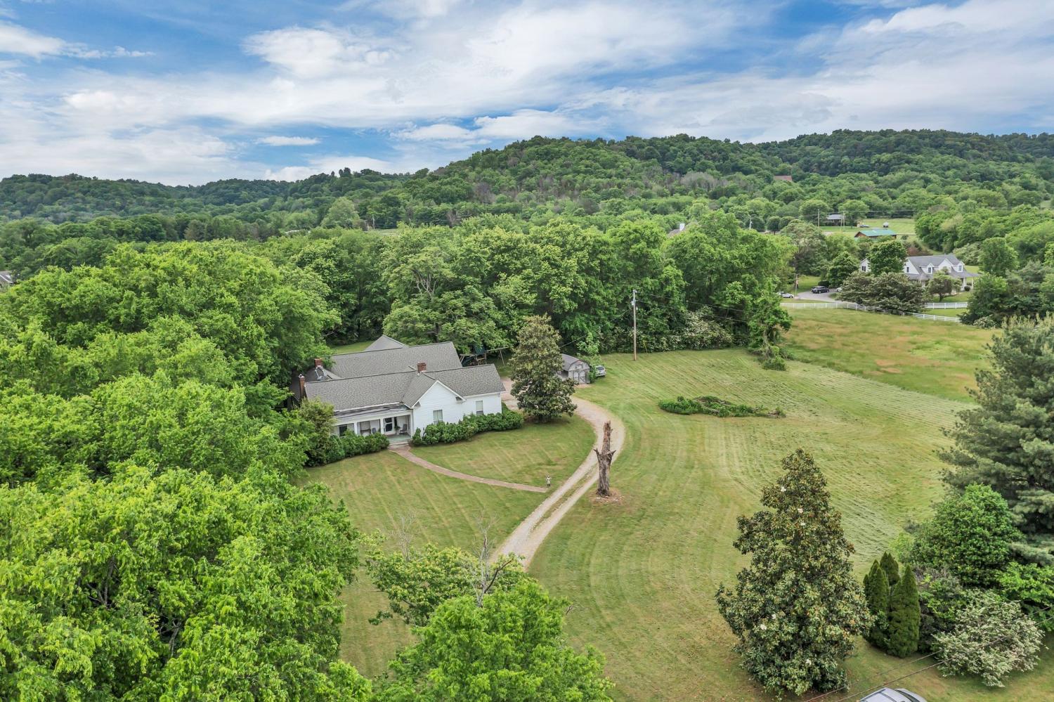 2033-Carters-Creek-Pike For Sale