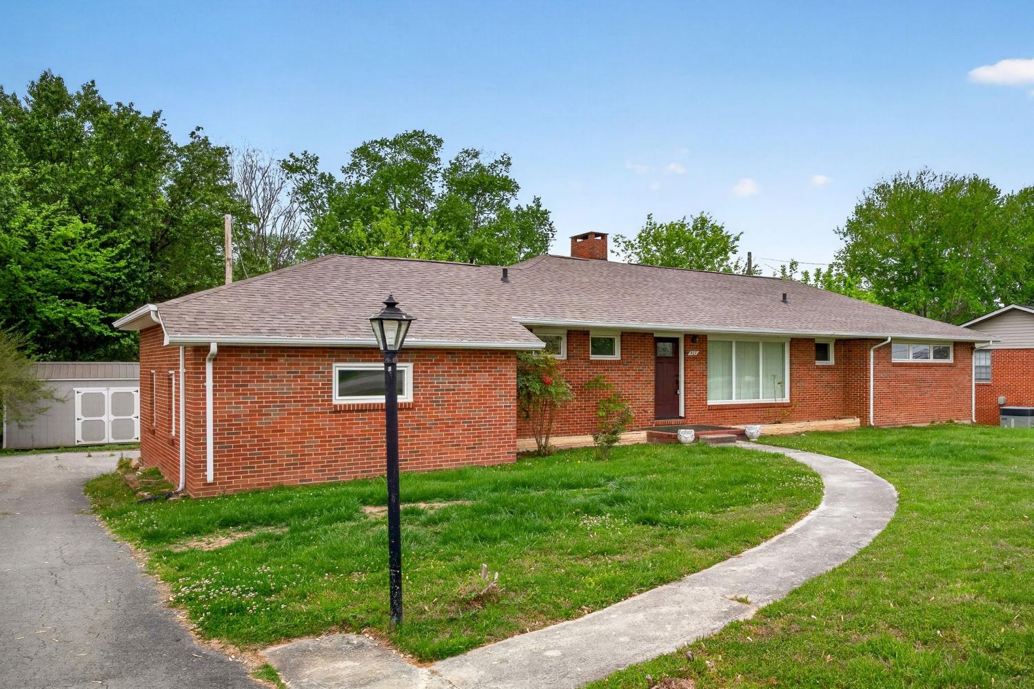 407-Sunset-Dr For Sale