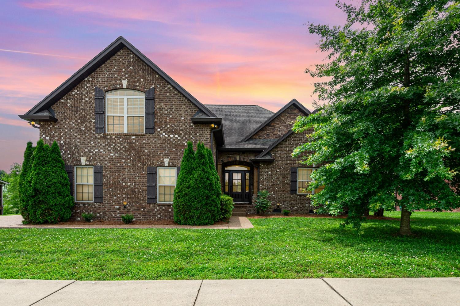 212-Hickory-Pointe-Dr For Sale
