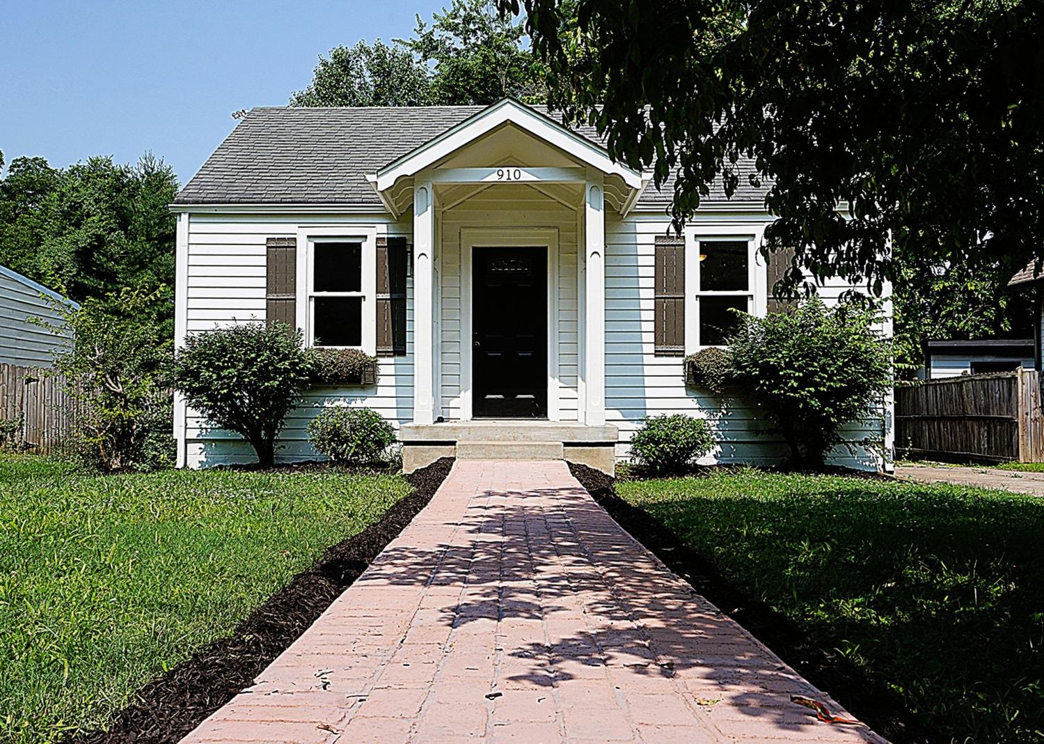 910-Apex-St For Sale