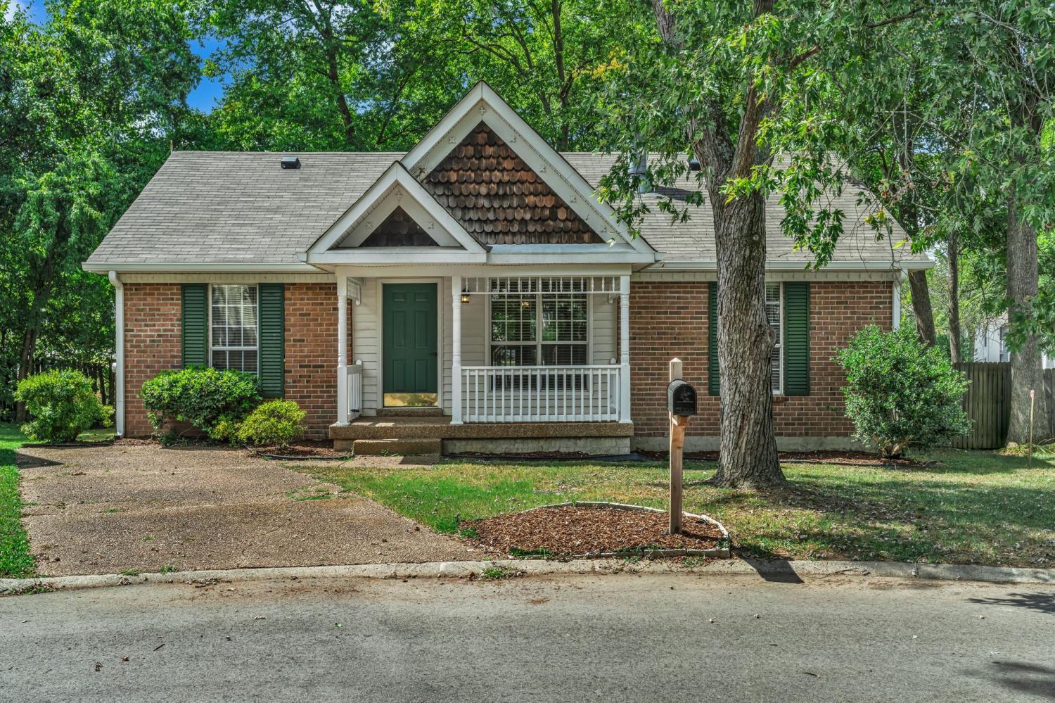 111-Brockhampton-Ct For Sale