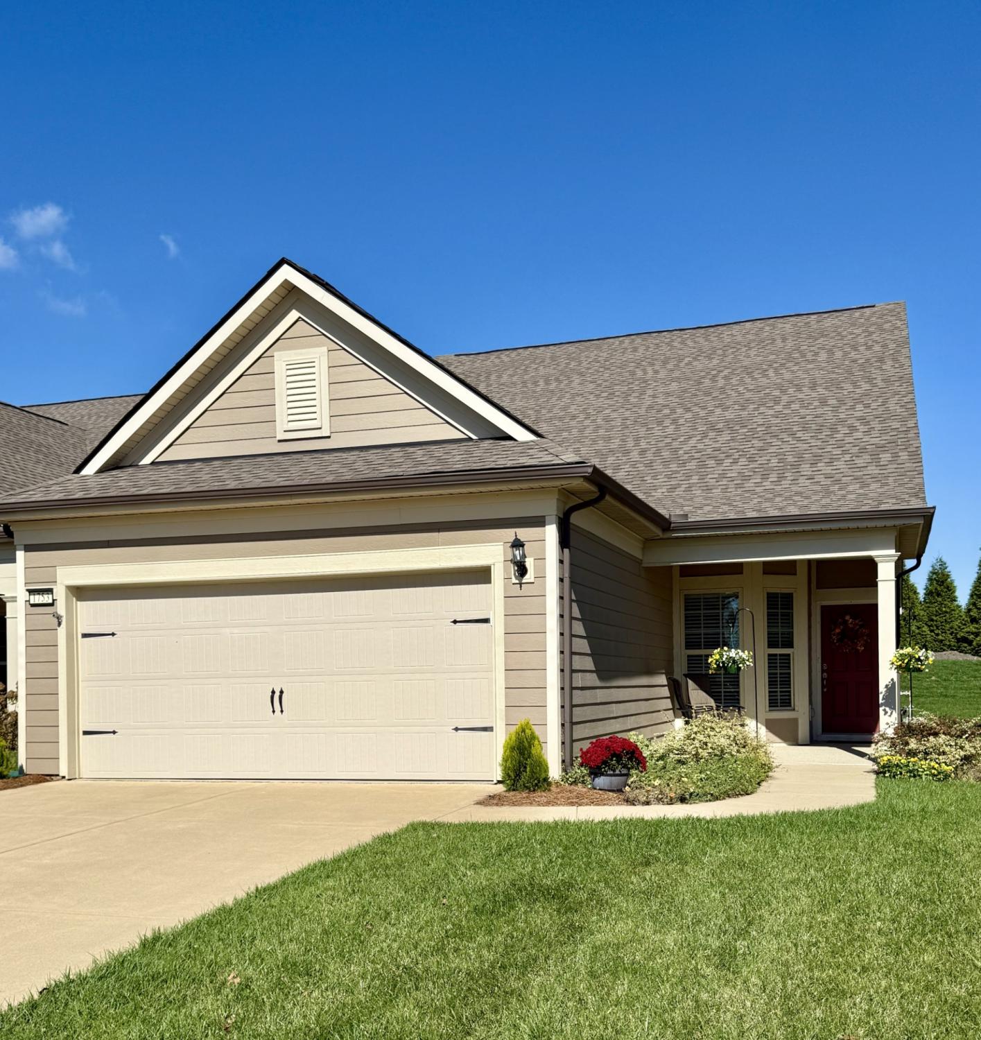 1753-Humphreys-Gln For Sale