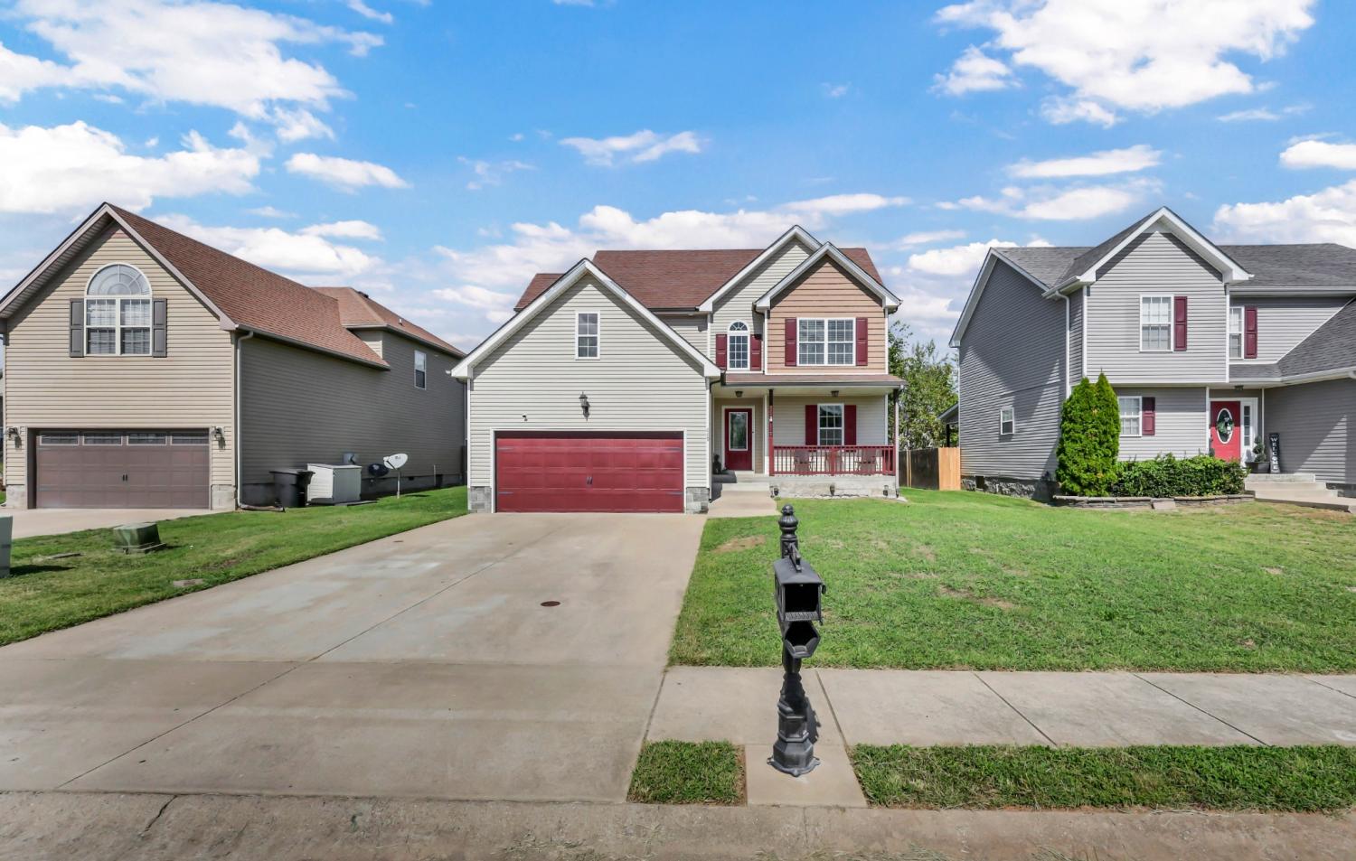 689-Fox-Hound-Dr For Sale