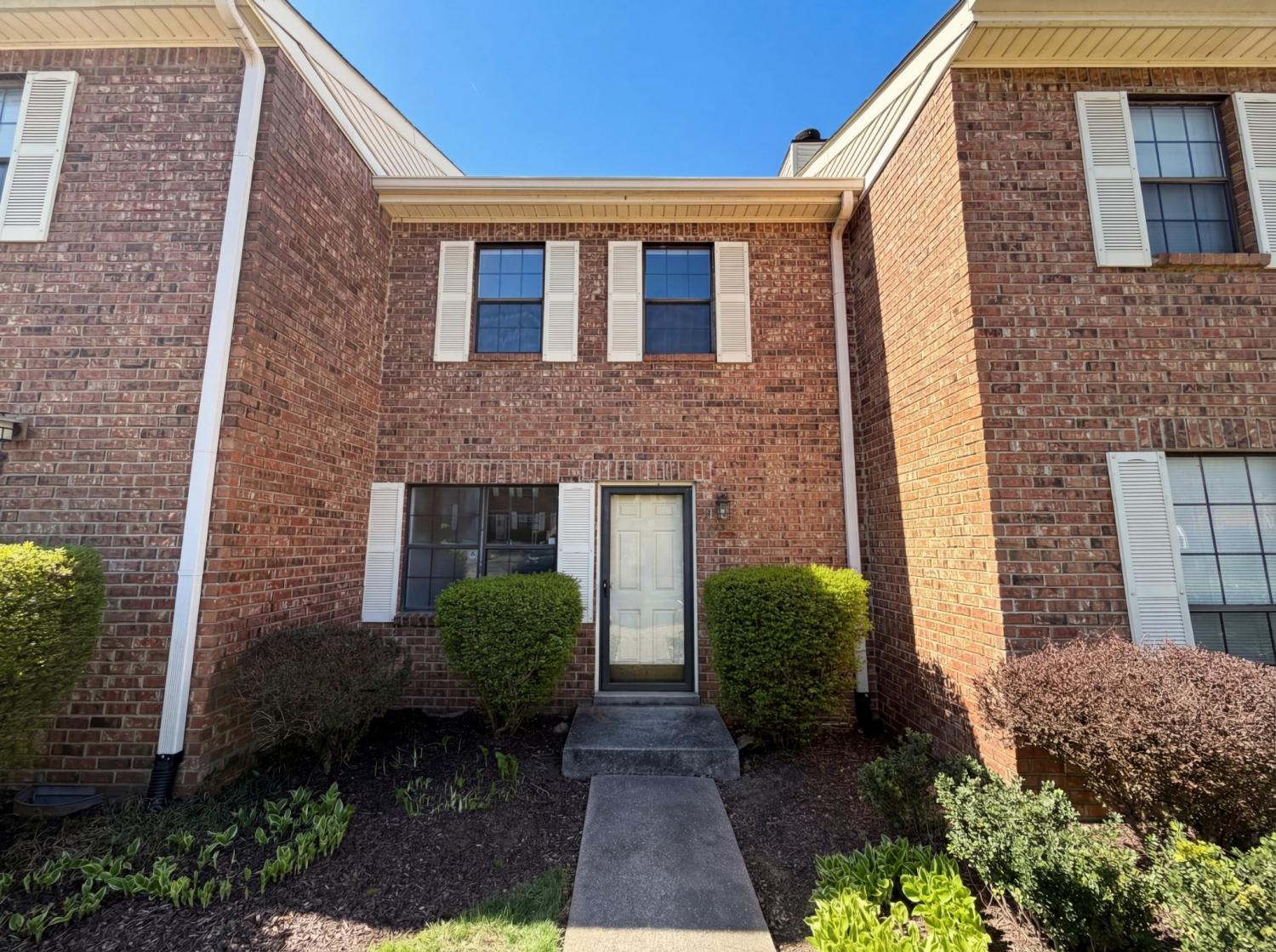 211-Thistle-Ln For Sale