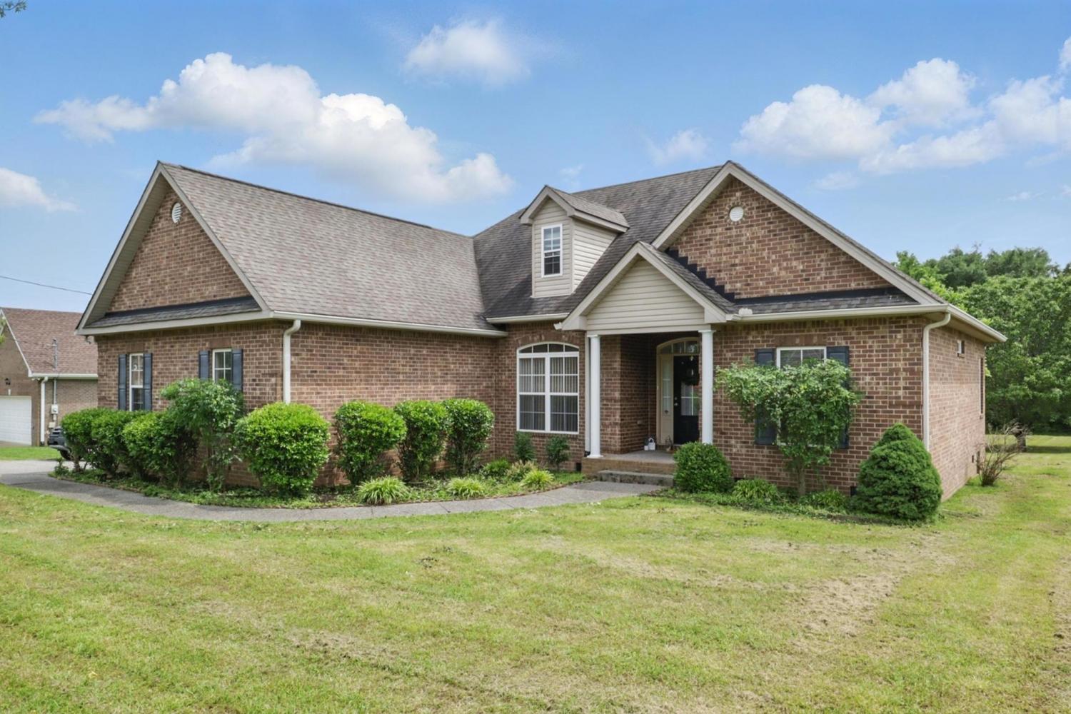 208-Sunnyside-Dr For Sale