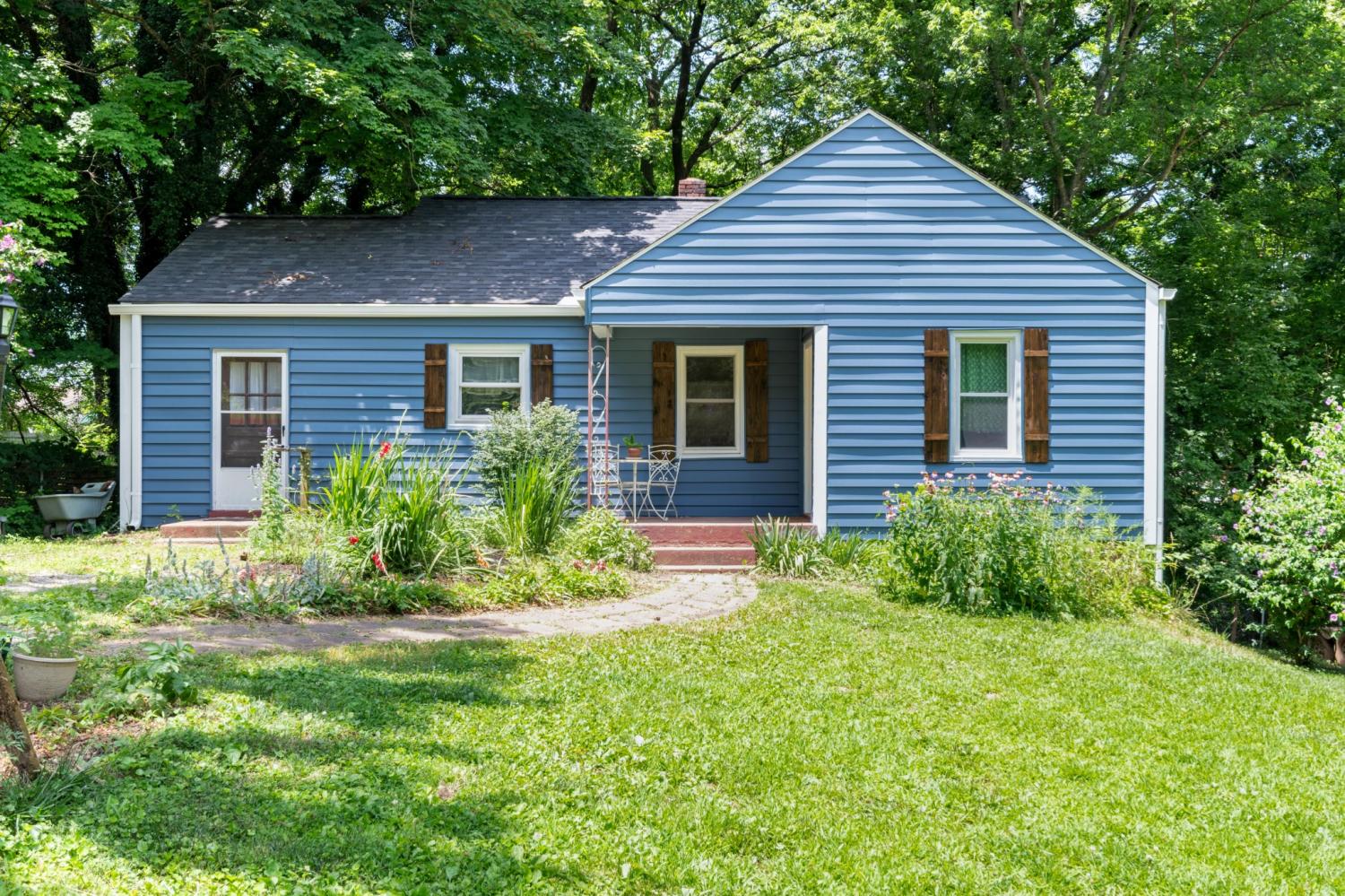 208-Inglewood-Dr For Sale