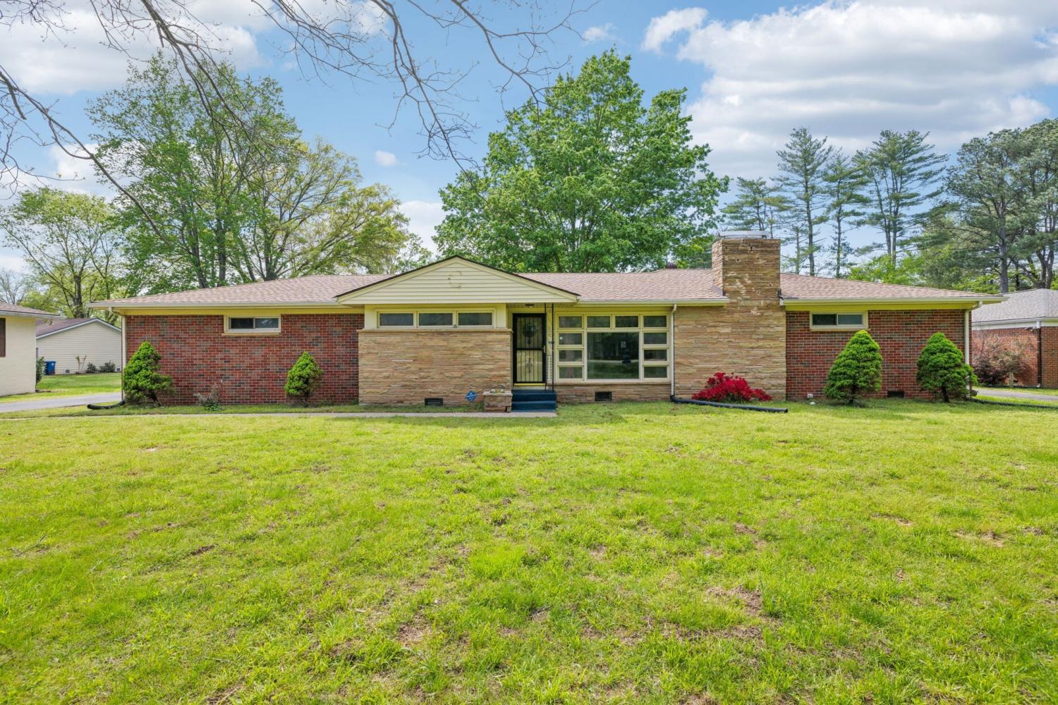 909-Hillsboro-Rd For Sale