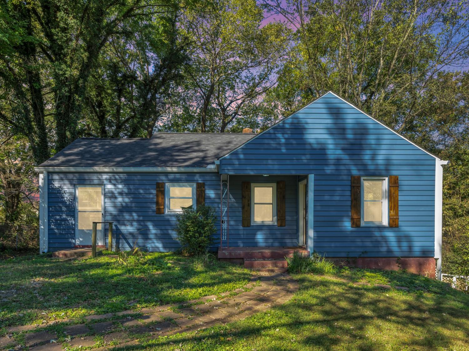 208-Inglewood-Dr For Sale