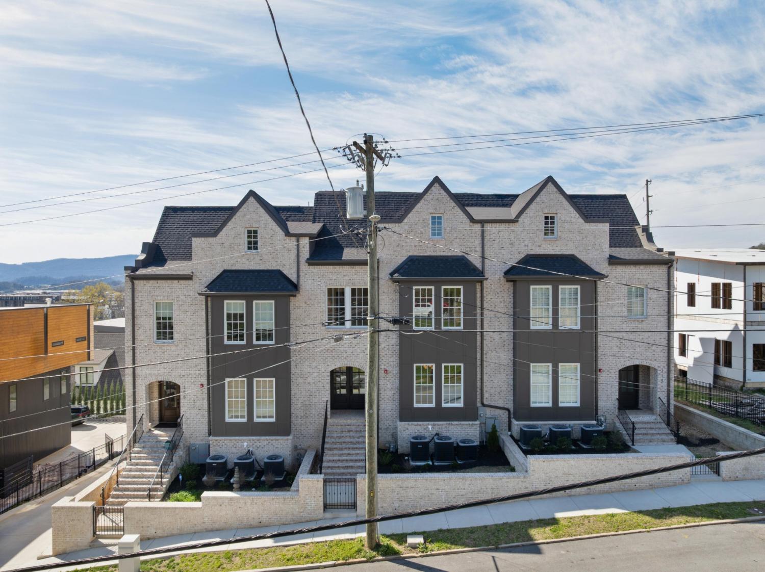 211-Forest-Avenue For Sale