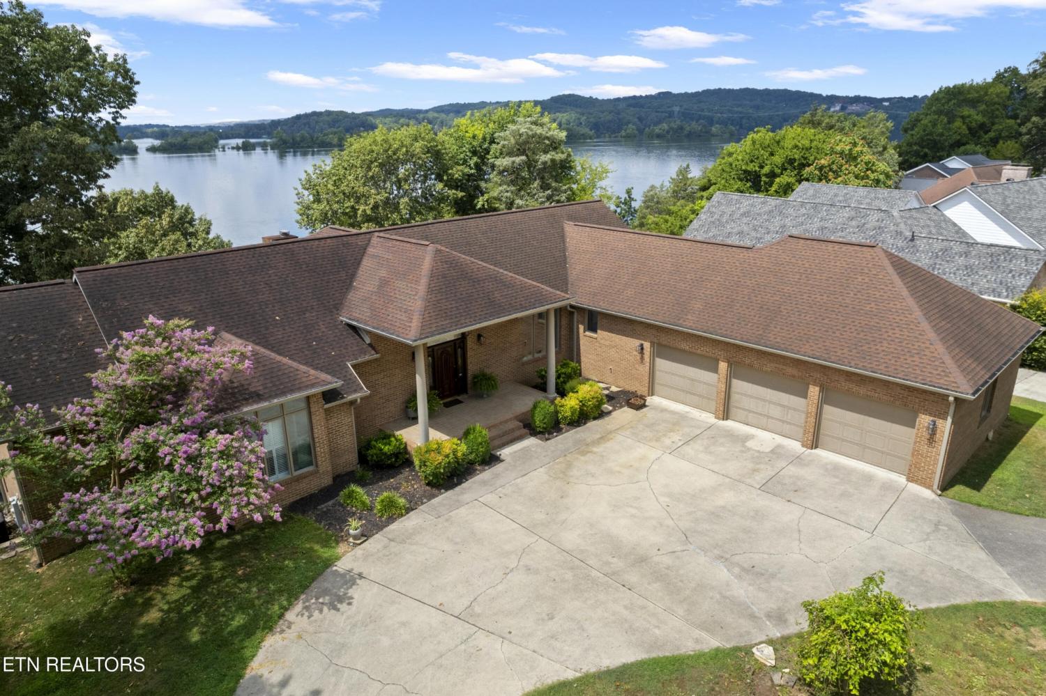 201-High-Pointe-Village-Way For Sale
