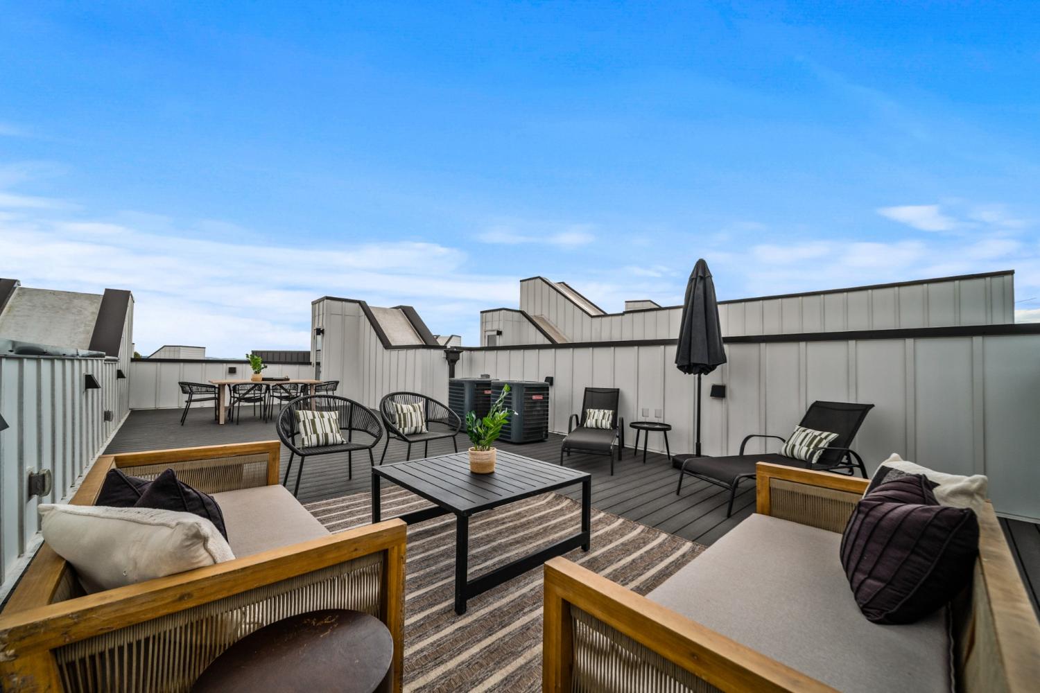 496-W-Trinity-Ln For Sale