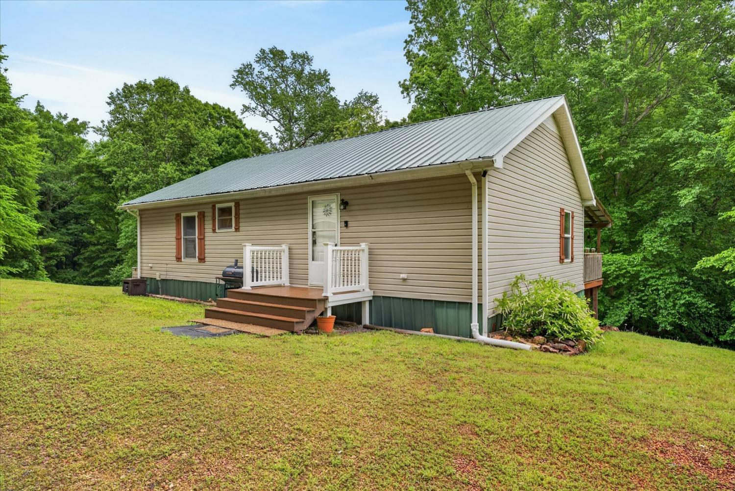 122-Lakeview-Rd For Sale