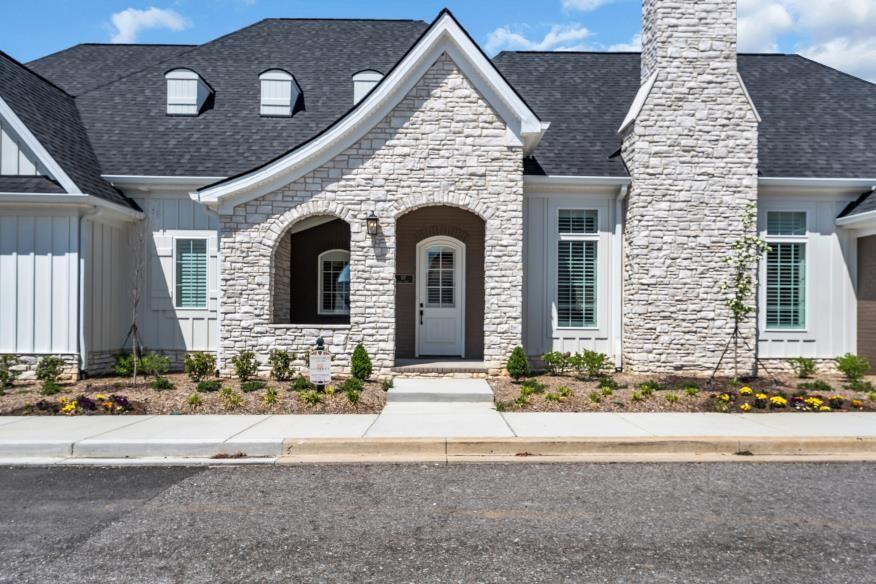 317-Flag-Court For Sale