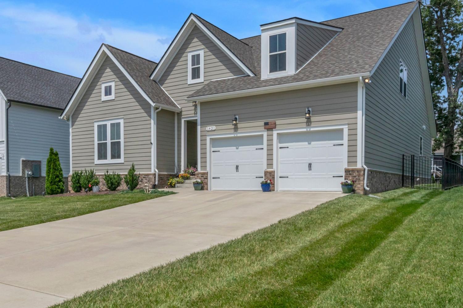 1421-Proprietors-Pl For Sale