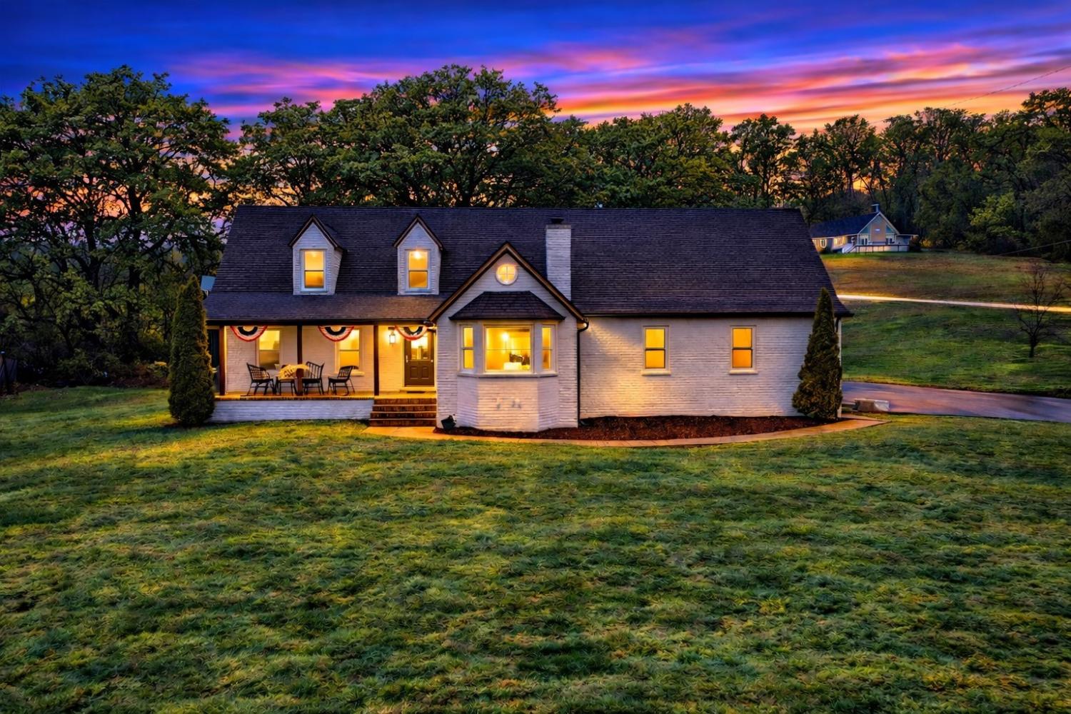 900-Dories-Ln For Sale