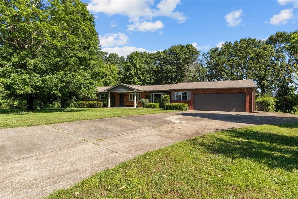 555 Lakeview Cir TN 37178 For Sale - 