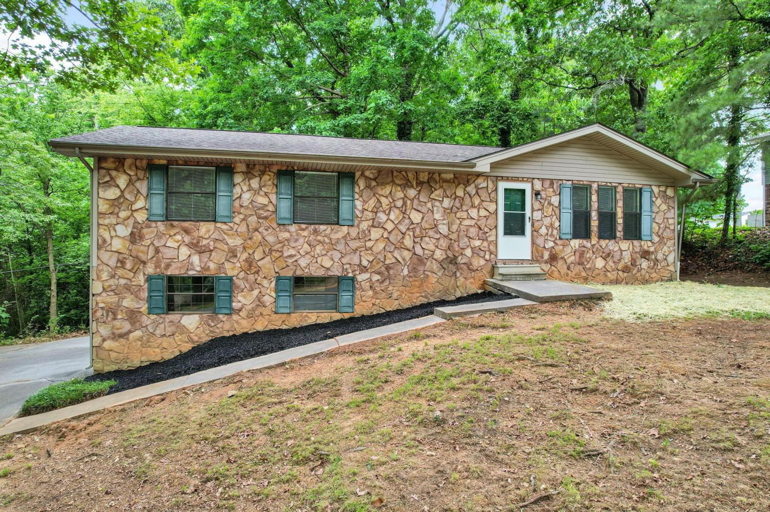 376-Oakwood-Circle--NE For Sale