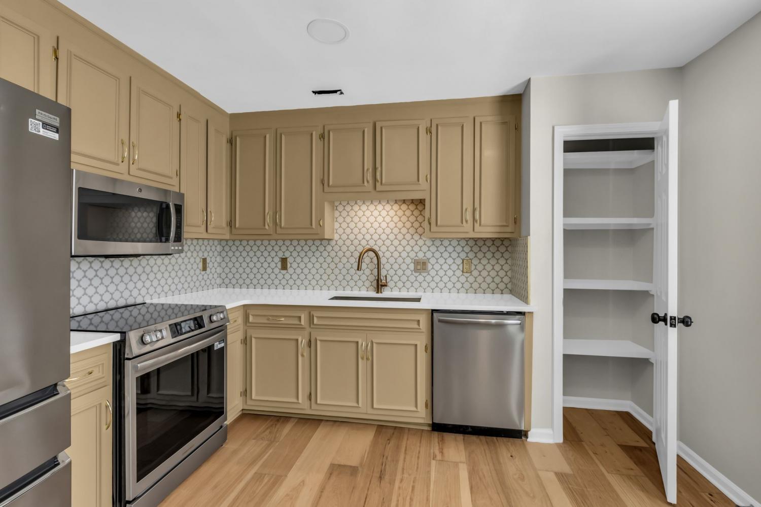 1011-E-Northfield-Blvd--E For Sale