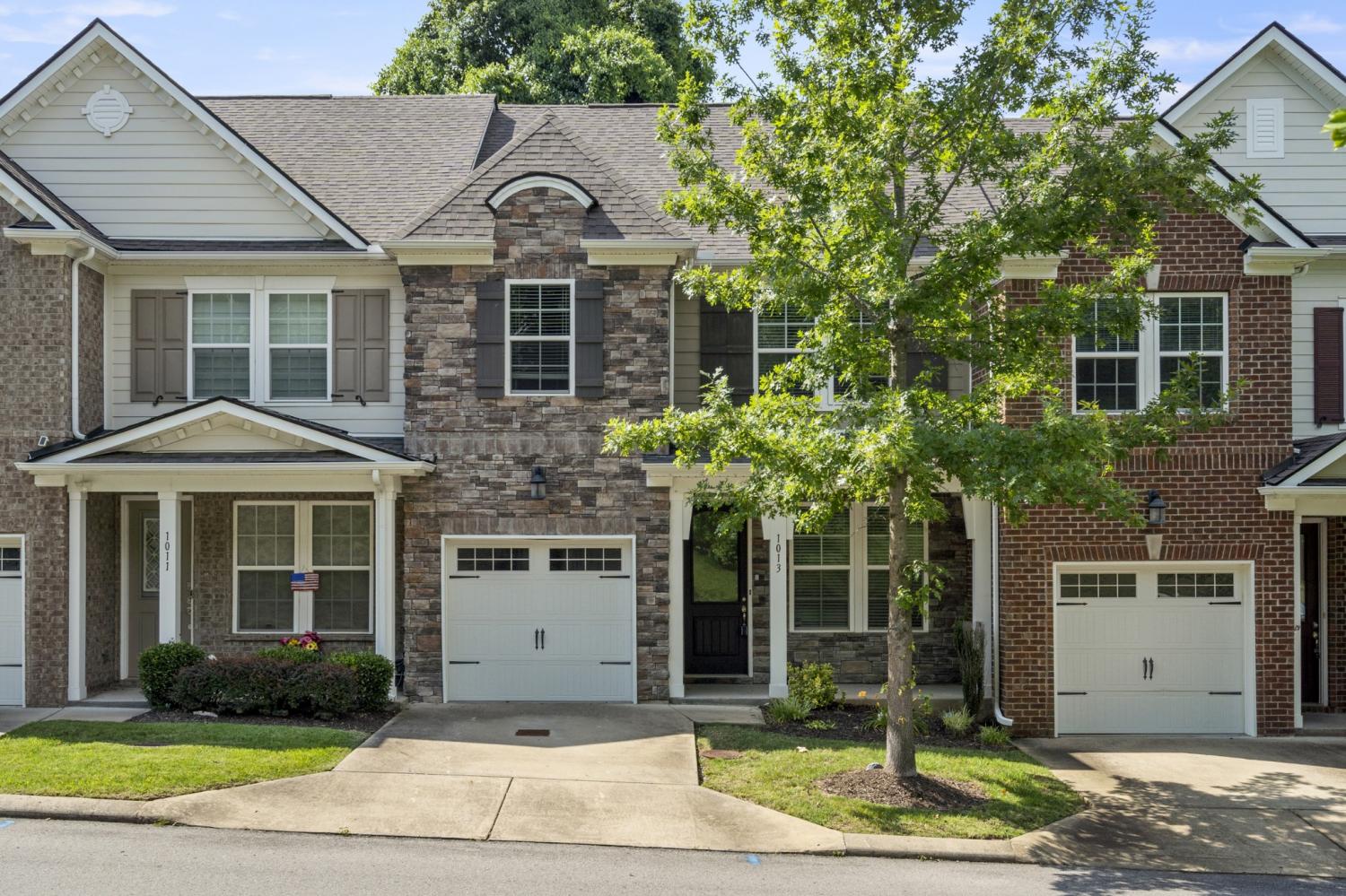 1013-Livingstone-Ln For Sale