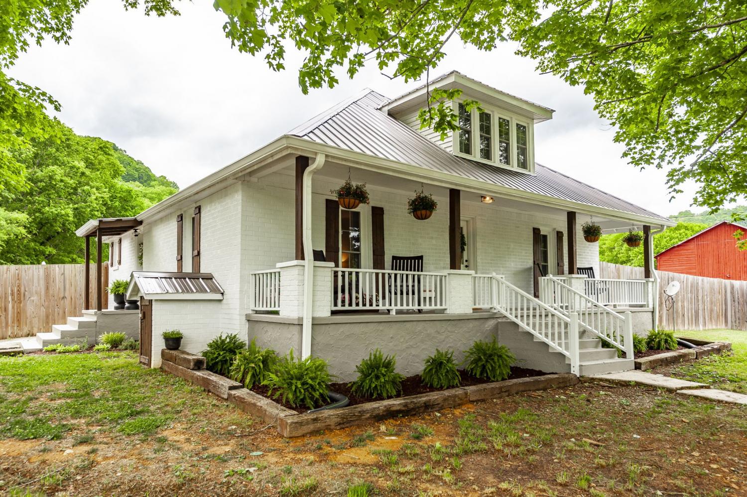 537-Defeated-Creek-Hwy For Sale