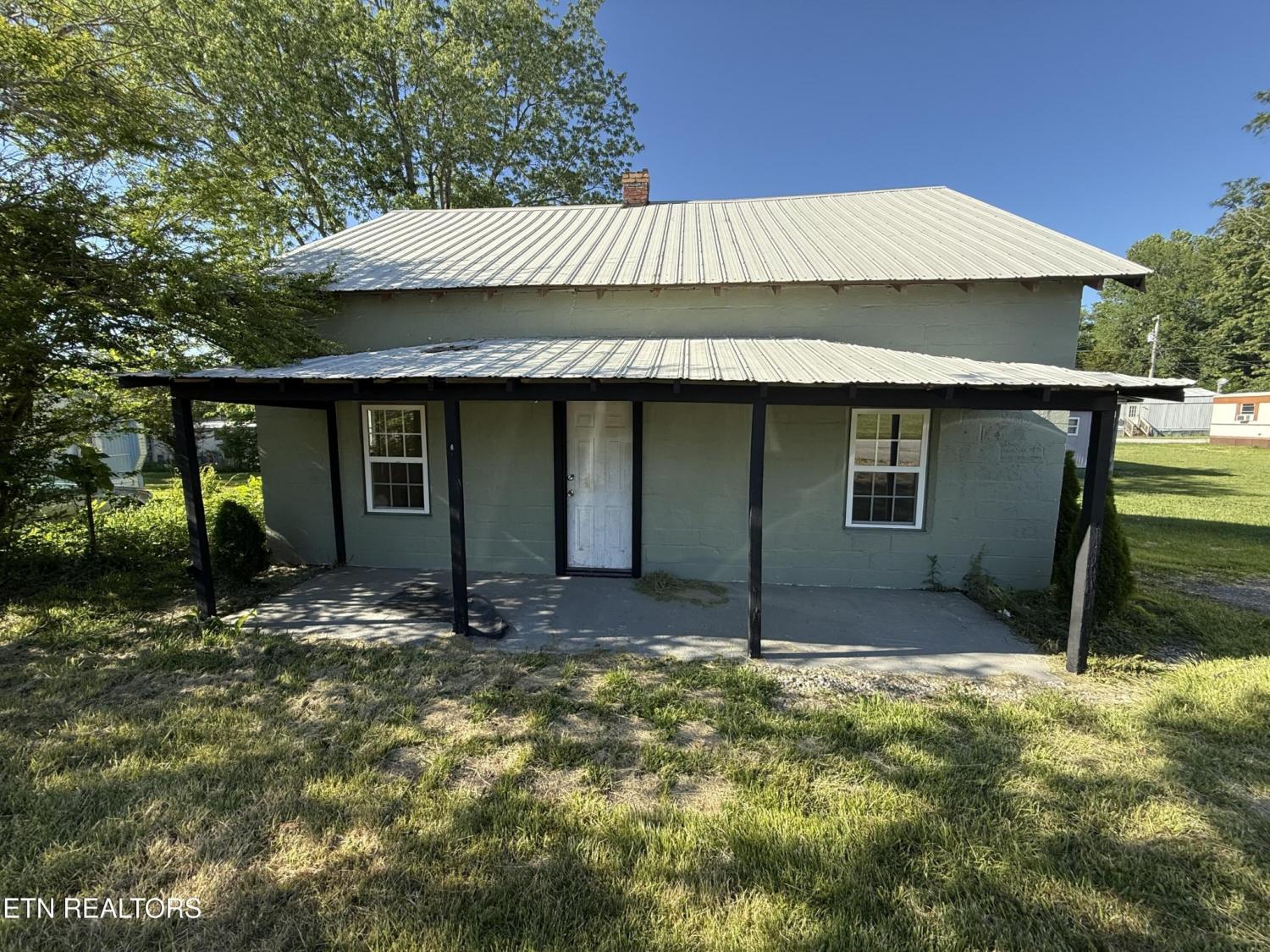 210-E-Woodlawn-Ave For Sale
