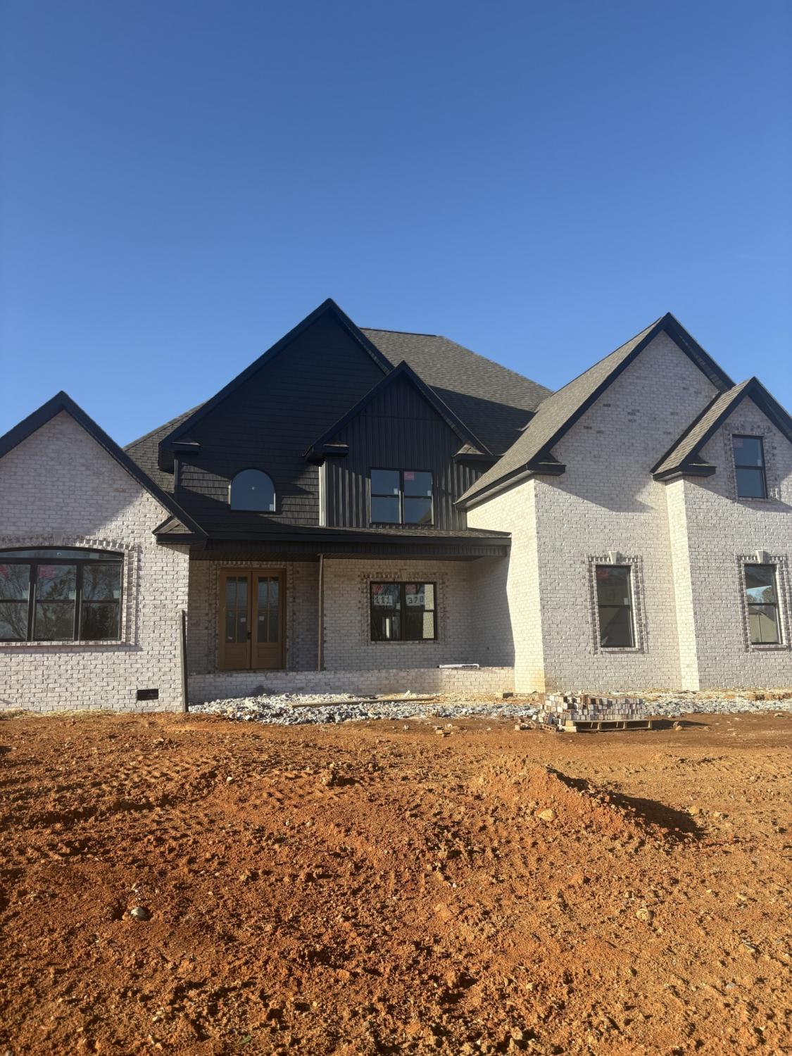 370-Young-Ln For Sale