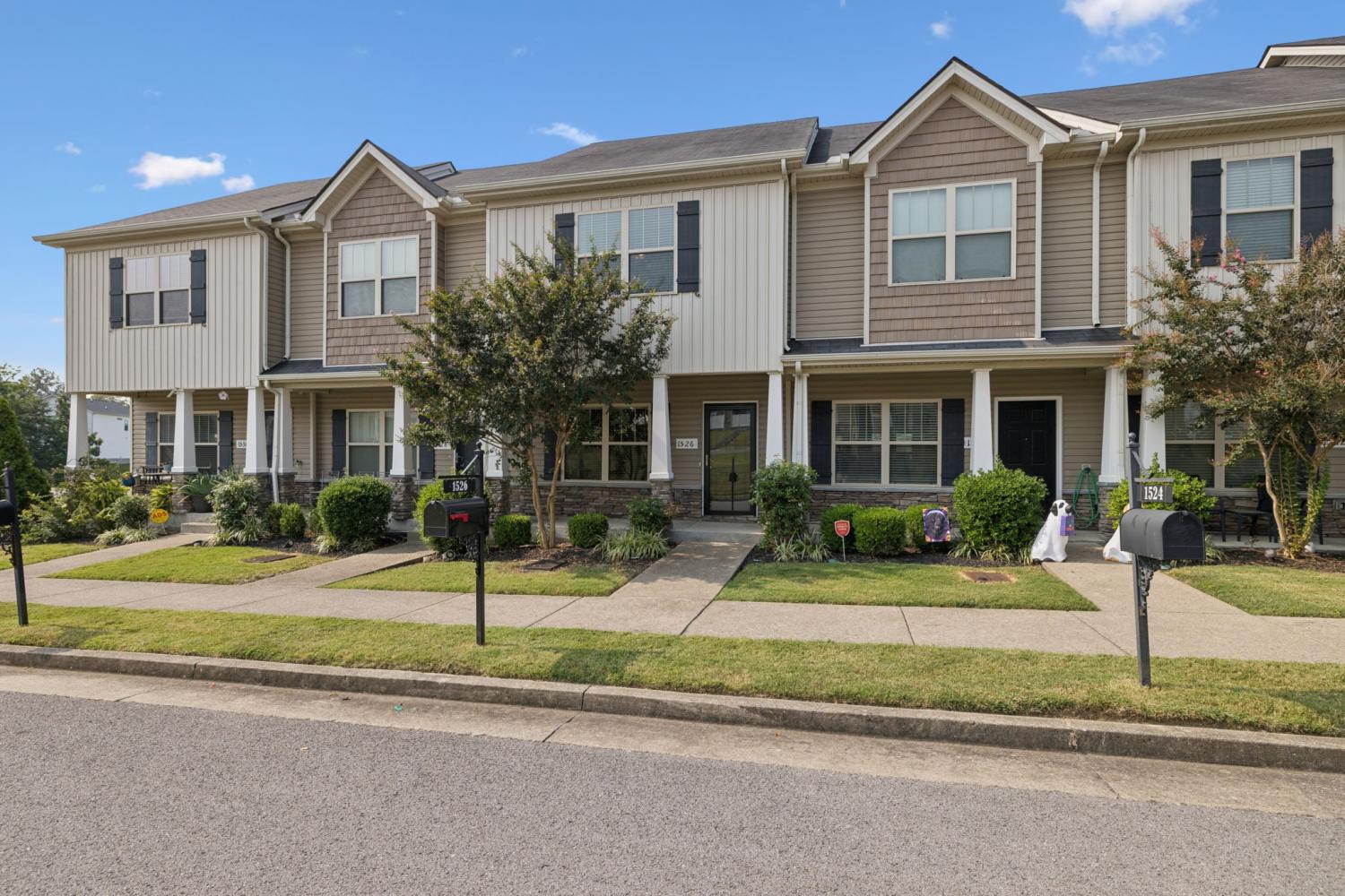 1526-Sprucedale-Dr For Sale