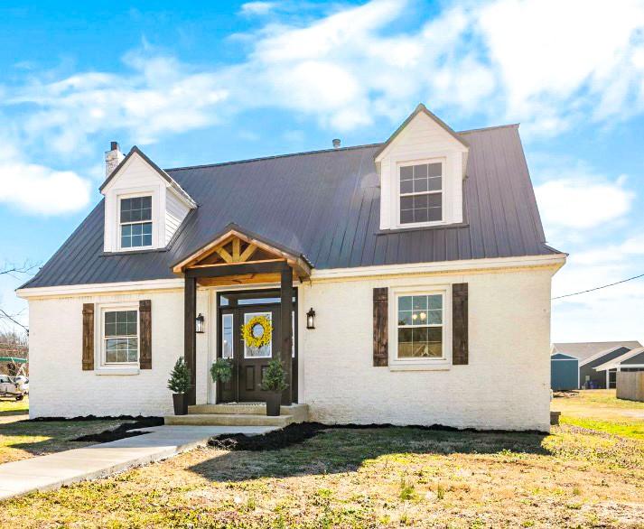 228-E-Maple-St For Sale