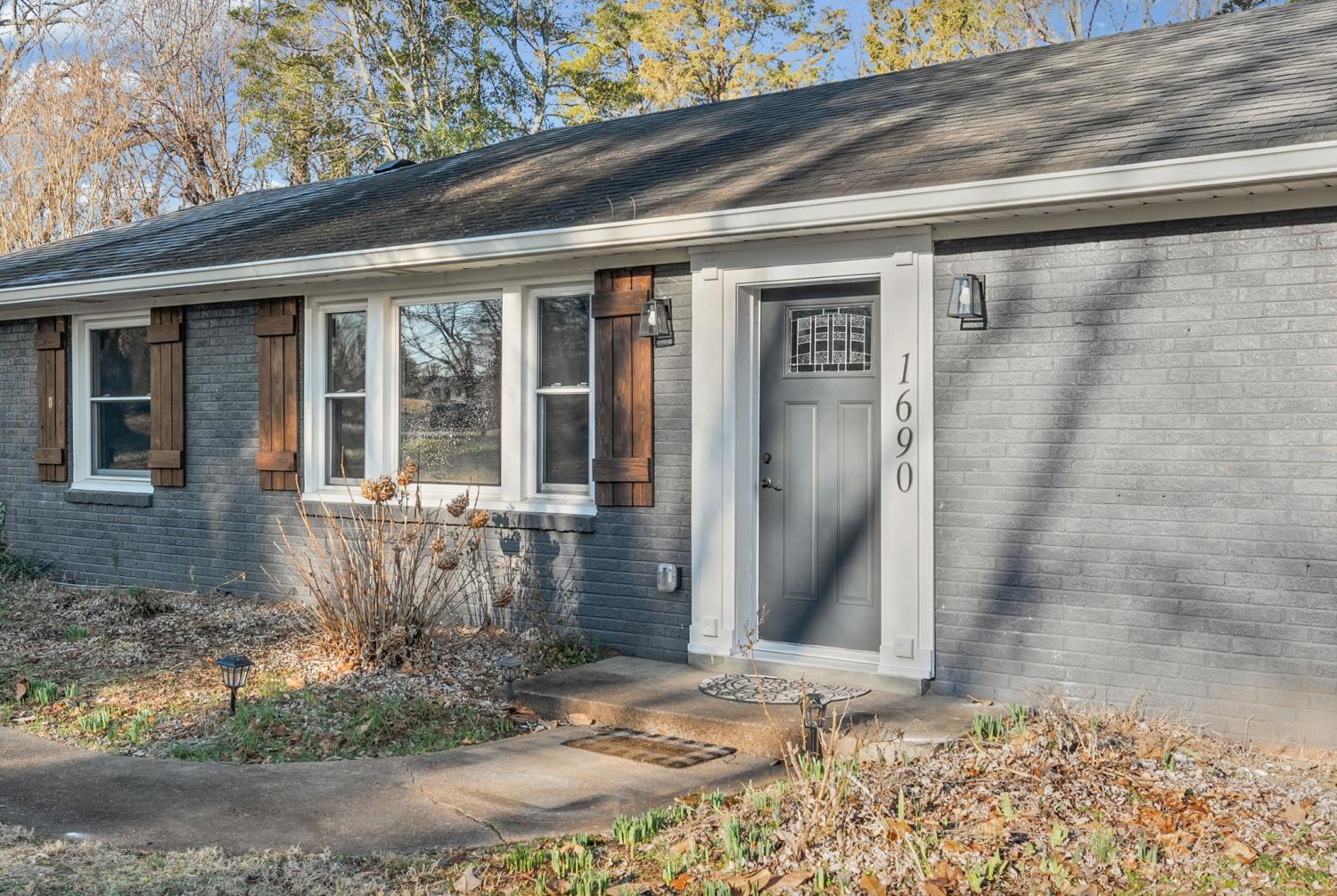 1690-Valley-Rd For Sale