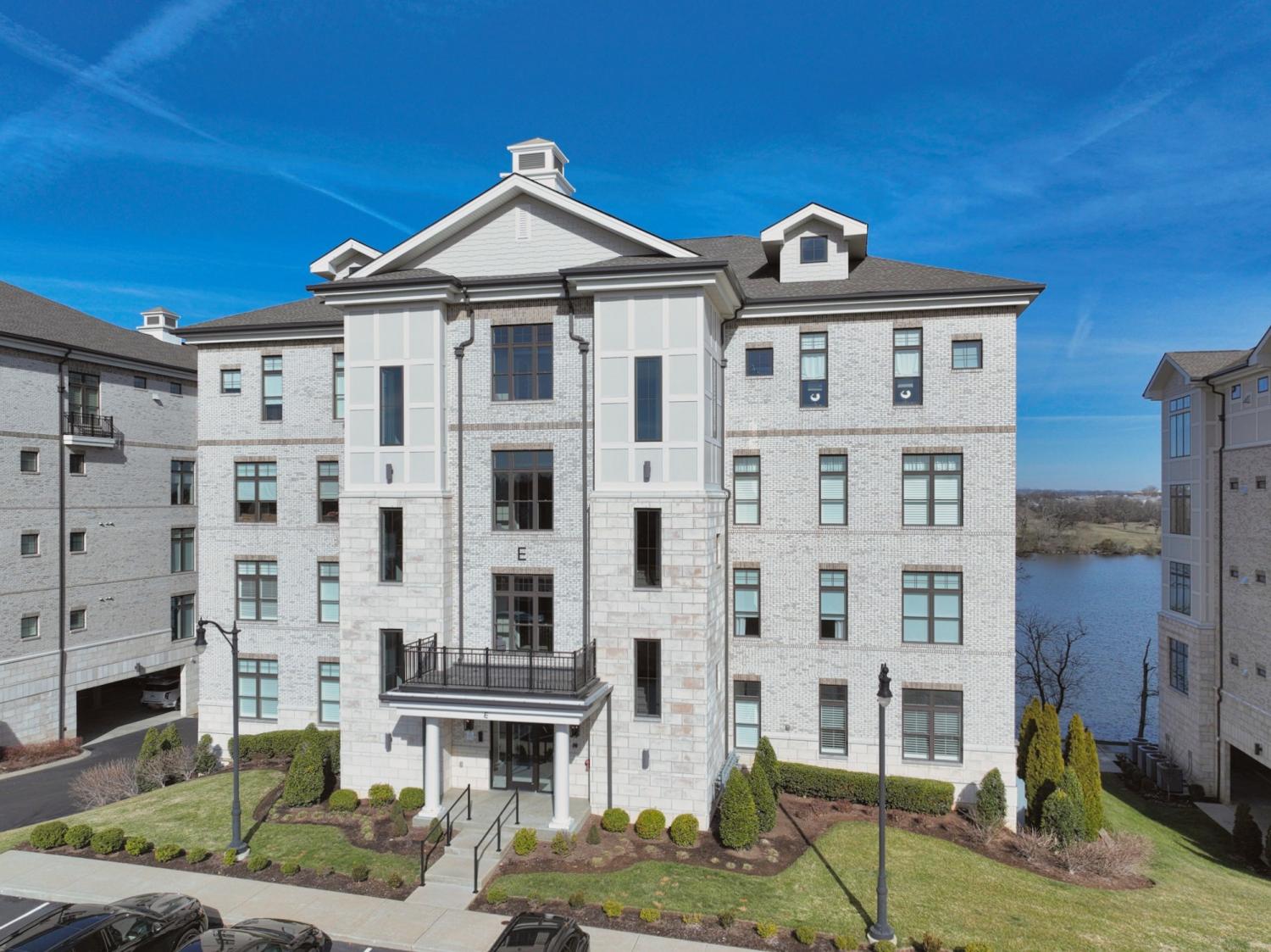 1024-Club-View-Dr For Sale